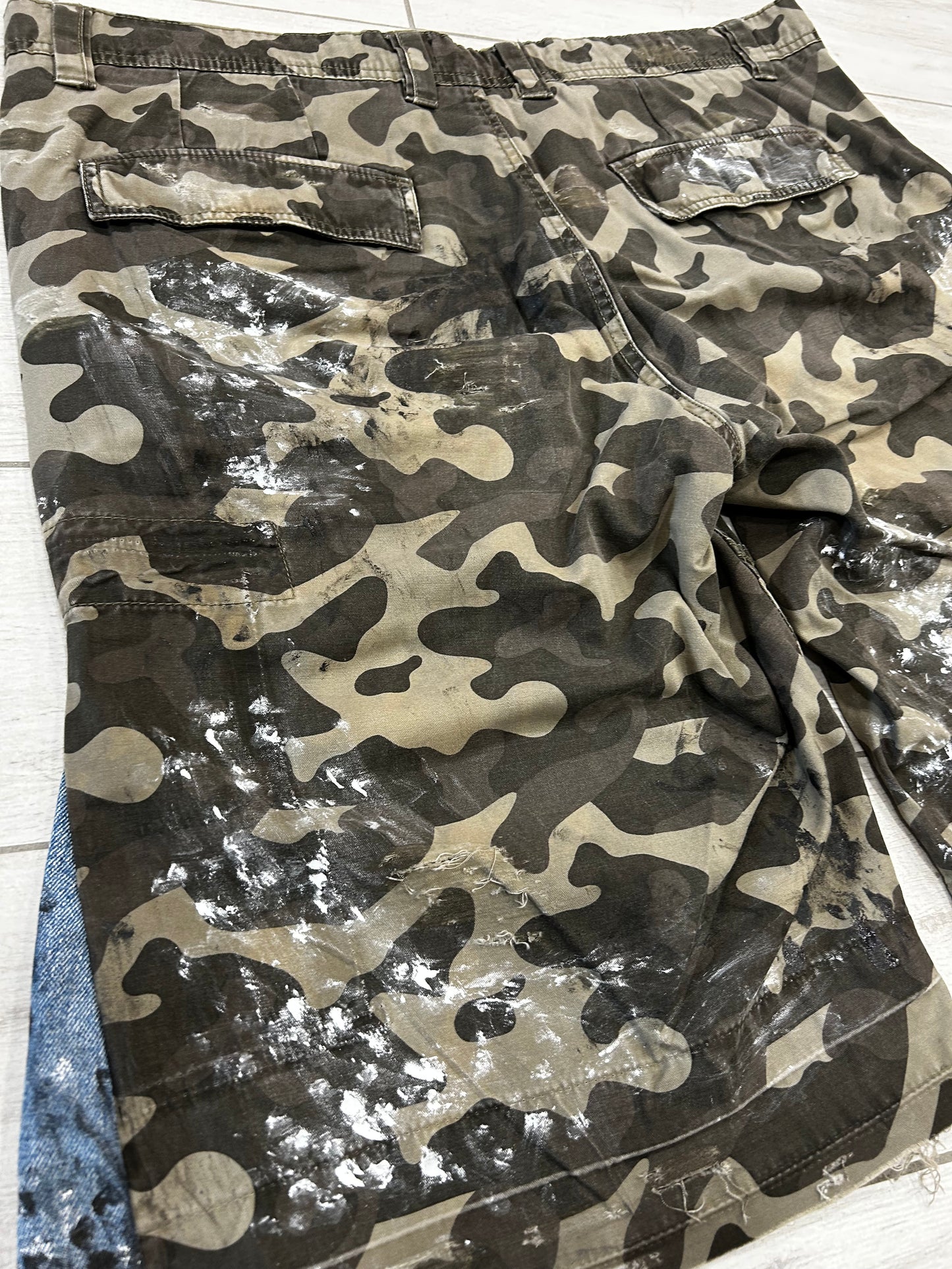 GURREN CAMO jorts