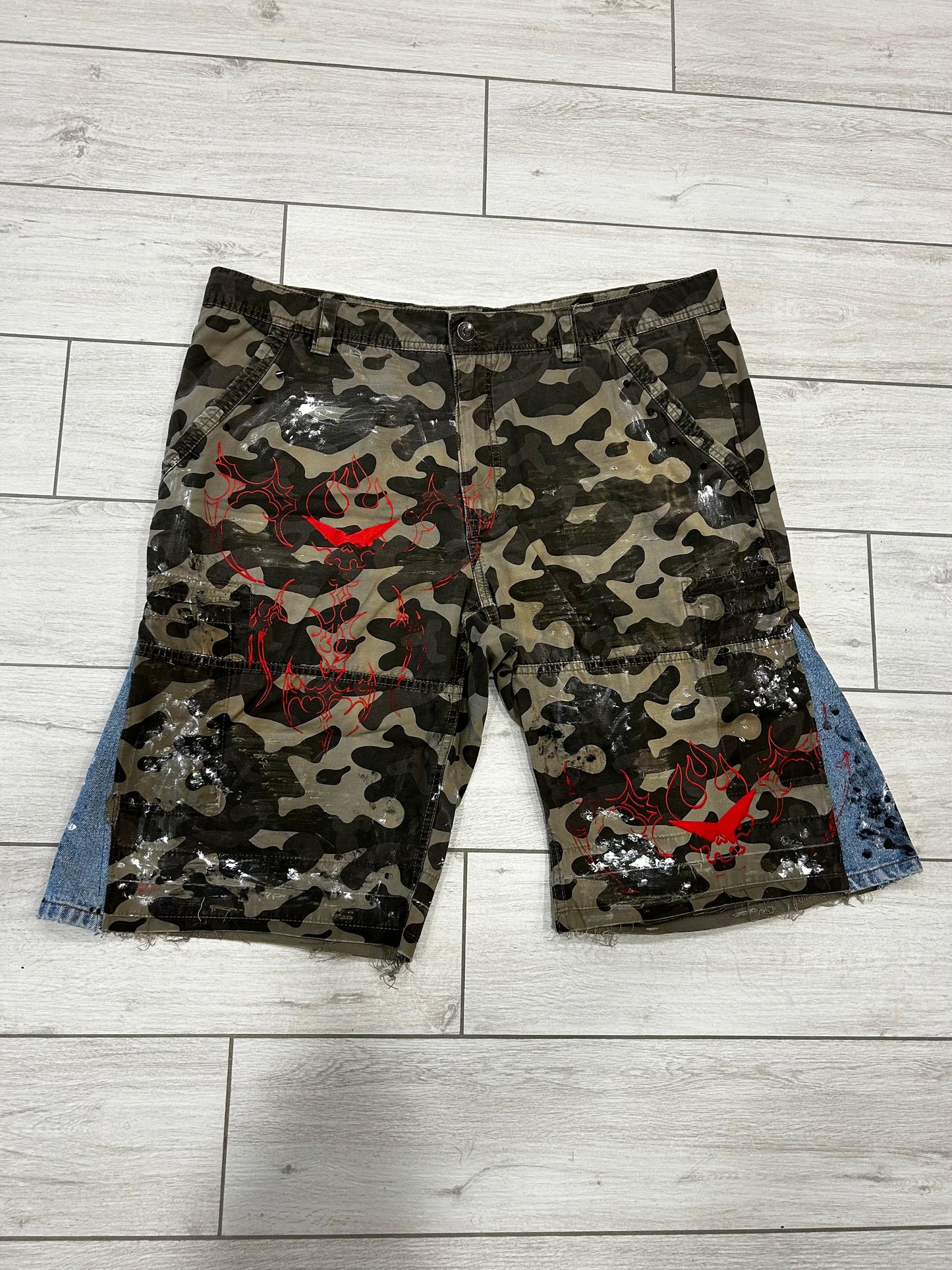 GURREN CAMO jorts