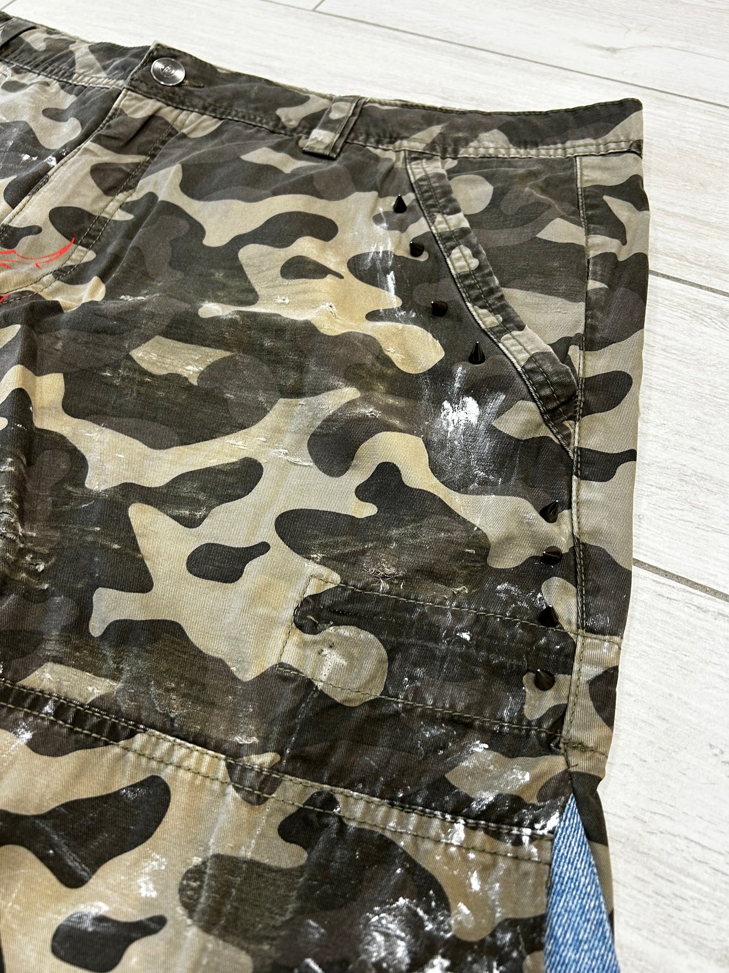 GURREN CAMO jorts