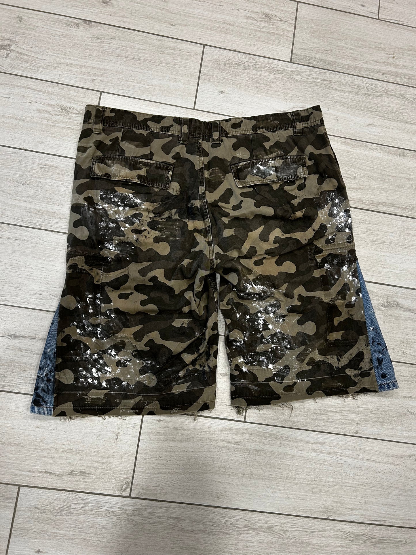 GURREN CAMO jorts